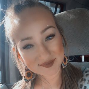 Meet your Posher, Dana